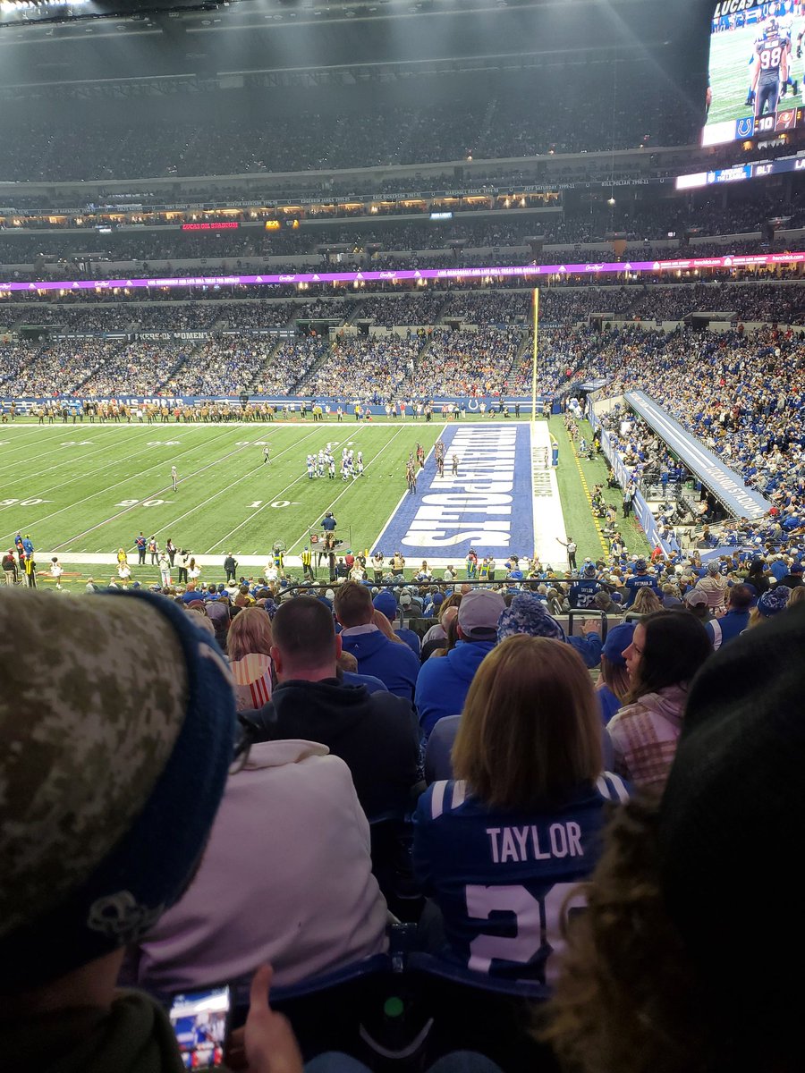 epweaver's tweet photo. Colts game before heading back to work! #colts #family #break https://t.co/HoJCRfKkby
