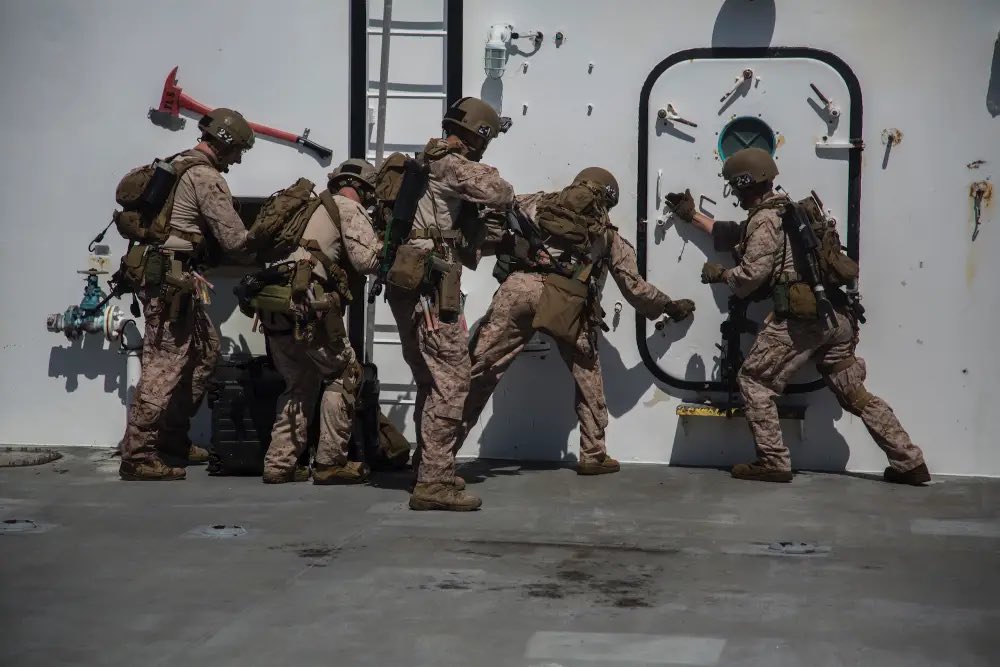 🚨#BREAKING – Presidency of the Yemeni Coast Guard: An American force carried out a landing operation to free the oil ship that was kidnapped in the Gulf of Aden. 

Xinhua news agency quoted Al-Qamali as saying, "This evening, an American force carried out a landing operation on