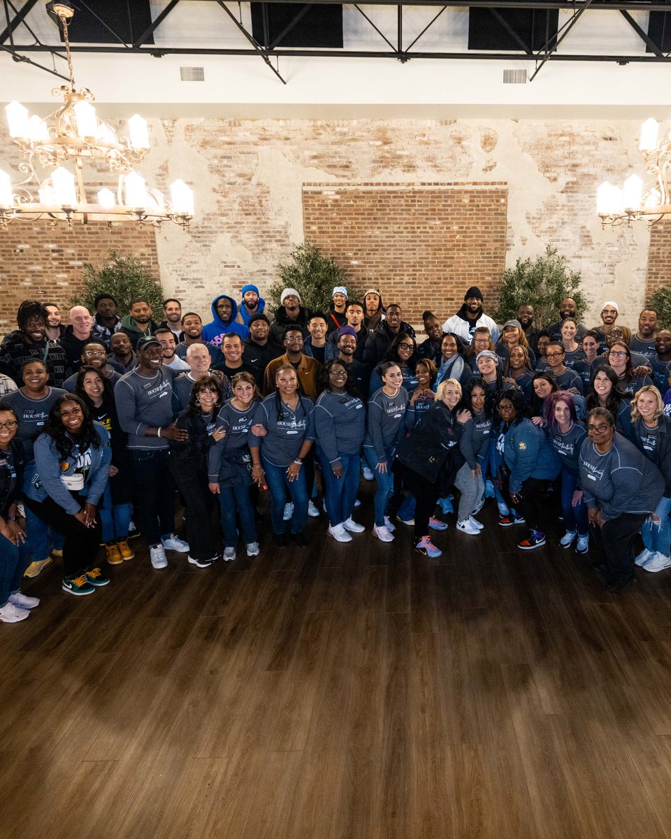 Local Akron Tour Guide, @KingJames, gave his @Lakers teammates and staff the full Akron experience with a look at how our Foundation’s work is redefining community. 💚👑 House Three Thirty ✅ I Promise School ✅ LeBron James’ Home Court ✅ Swensons ✅