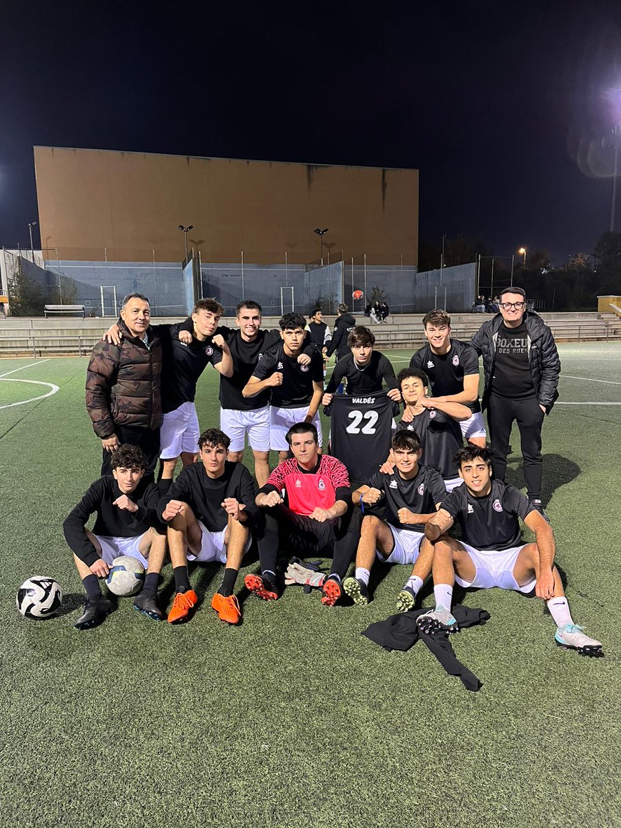 InterBarcelo23's tweet photo. L I D E R E S https://t.co/kaCQWxBYxH