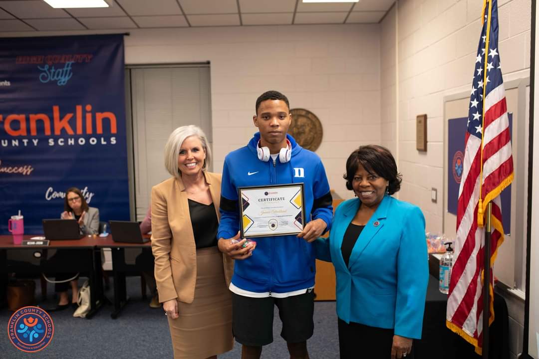 Bunn student-athlete, Jameir Strickland, represented BHS at this month's <a href="/FCSchoolsNC/">Franklin County Schools</a> board meeting as the October 2023 Character Trait Recipient! Jameir has been a #BunnBasketball member for the last four years and has also participated in #BunnTrack. Way to go, Jameir!
🏀👟💚💛