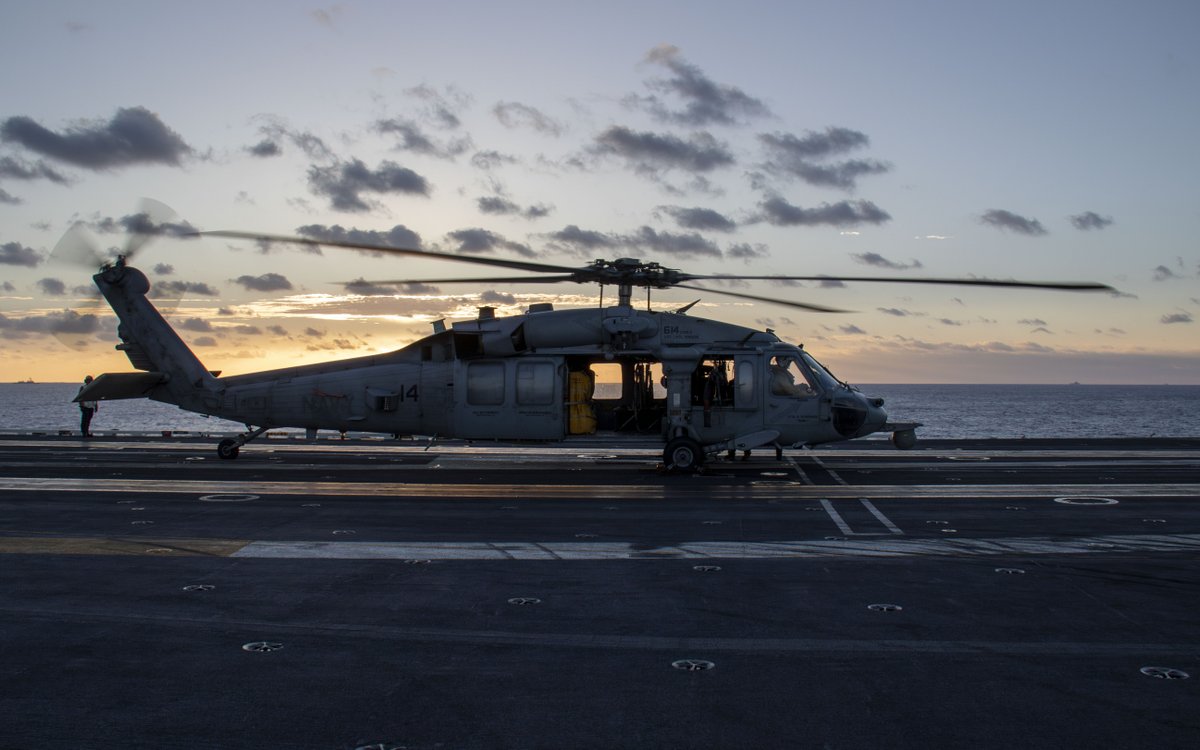Sea Hawk in the sunset 🚁 ☀️ 

An MH-60S Sea Hawk, assigned to the “Black Knights” of Helicopter Sea Combat Squadron (HSC) 4, prepares to take off from the flight deck of USS Carl Vinson (CVN 70) during Annual Exercise (ANNUALEX) 2023.

#SunsetSunday

📸: MC3 Isaiah Goessl