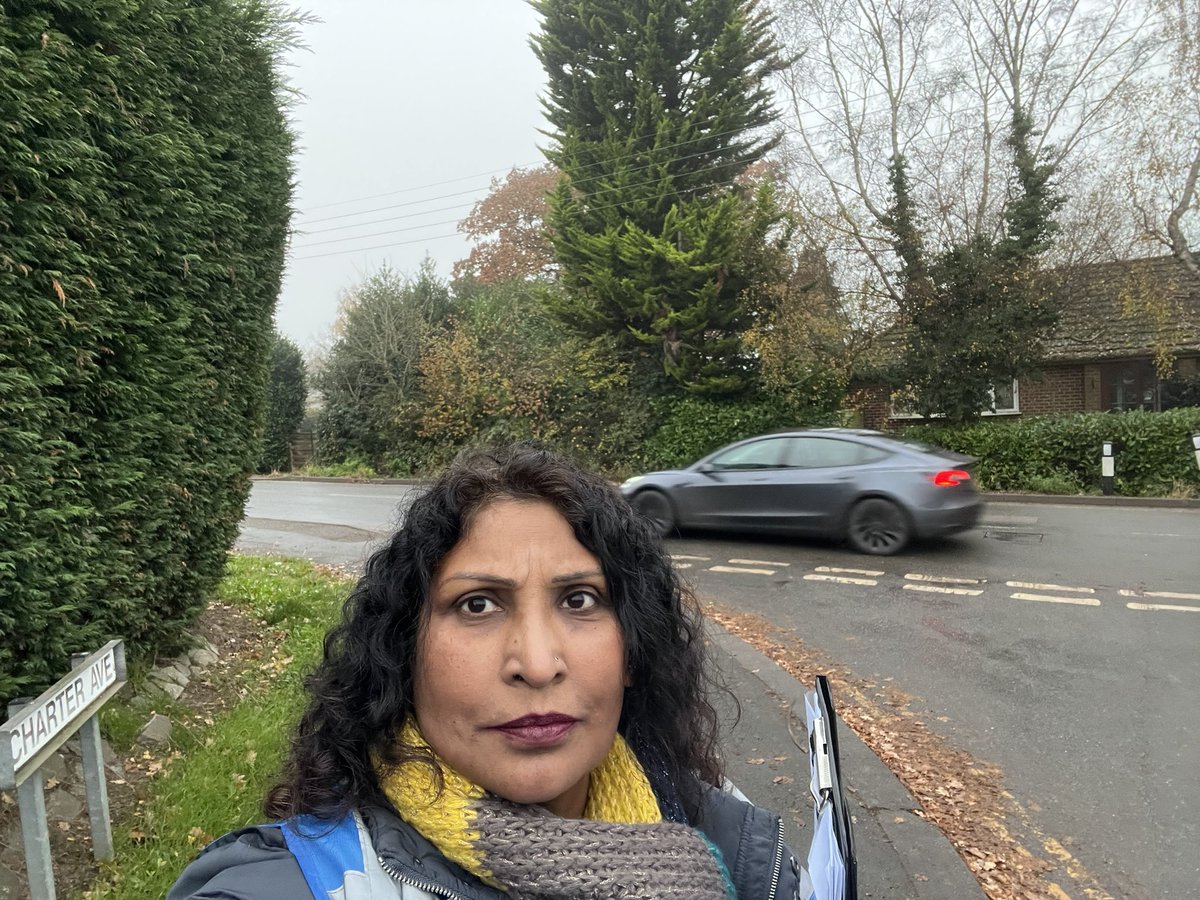 AshaMasih18's tweet photo. Westwood team out this frosty Sunday afternoon, delivering Intouch leaflets. also took the opportunity to knock on doors,  for a petition for a much-needed pedestrian crossing on Charter Ave leading to Cromwe Lane. It's crucial for residents with poor visibility, mobility issues, https://t.co/ccQphtgk7y