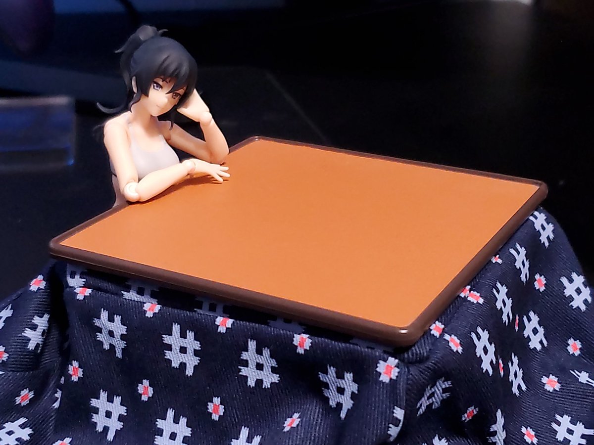 Yeah, the scale's a little off, but hey, who wouldn't want an oversized kotatsu in their living room #figma #figmafigure