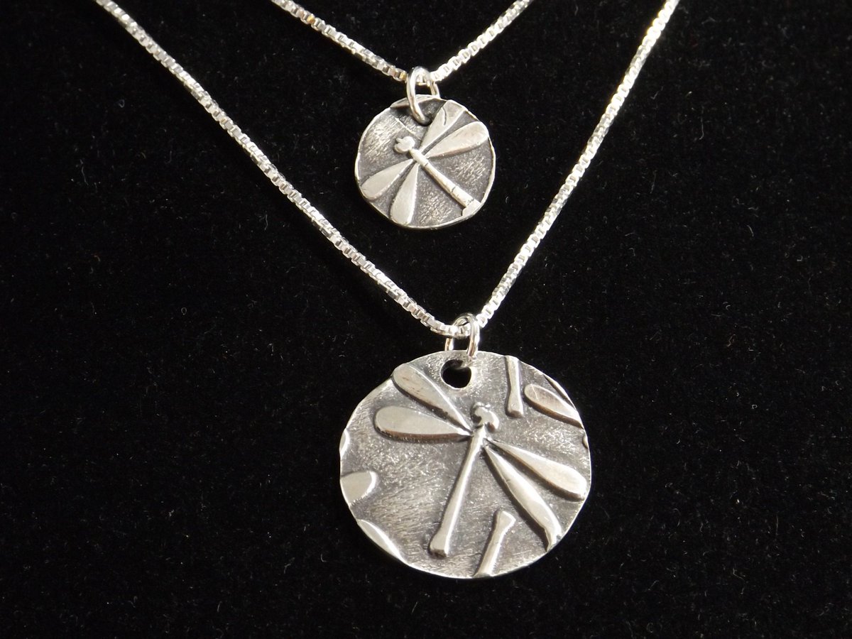 slvrdragonfly's tweet image. Dragonfly necklace set 
#auntandniece #auntie #auntlife #auntielife #niece #etsy #etsyshop #etsysale #CyberMonday
silverdragonfly260.etsy.com/listing/664426…