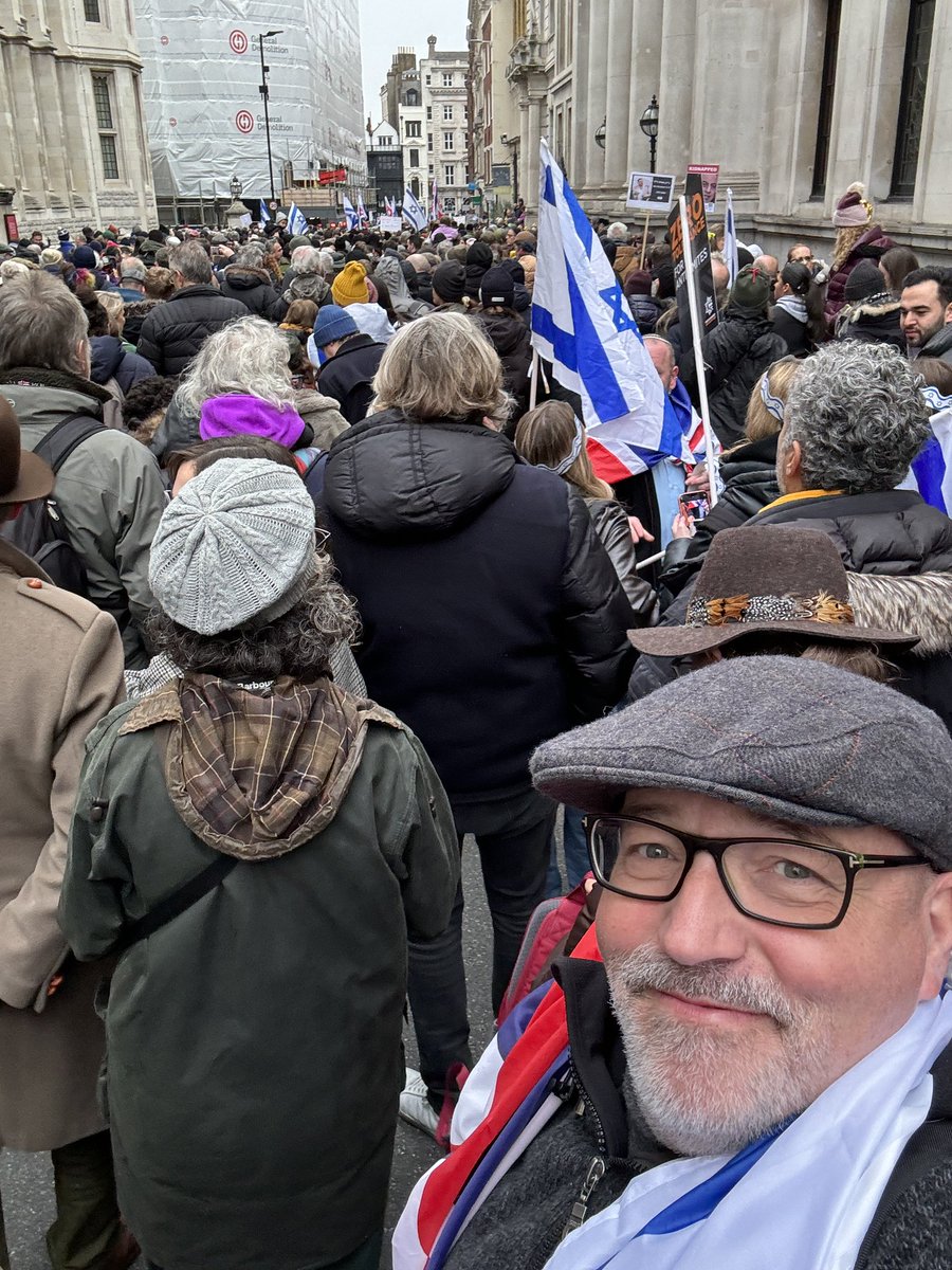 simonburne1's tweet photo. Proud to join today with 105,000 people in the March Against Antisemitism. A thoughtful, peaceful, demonstration - mazel tov to @antisemitism and their partners for putting this on. https://t.co/lobb2jz1RX