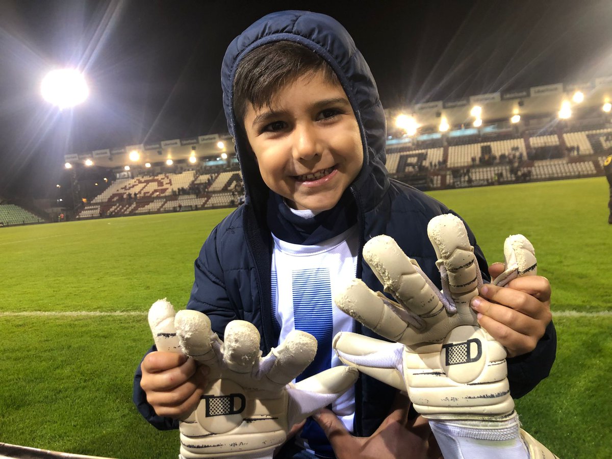¡¡Gracias por hacerle tan feliz!!

Recibir este detalle en tus 166 cumpleaños como jugador del Decano de Fútbol Español, es todo un privilegio y un honor por tu parte. Ejemplo como persona y como jugador.

Gracias <a href="/ruben_galvez93/">Ruben Galvez</a>