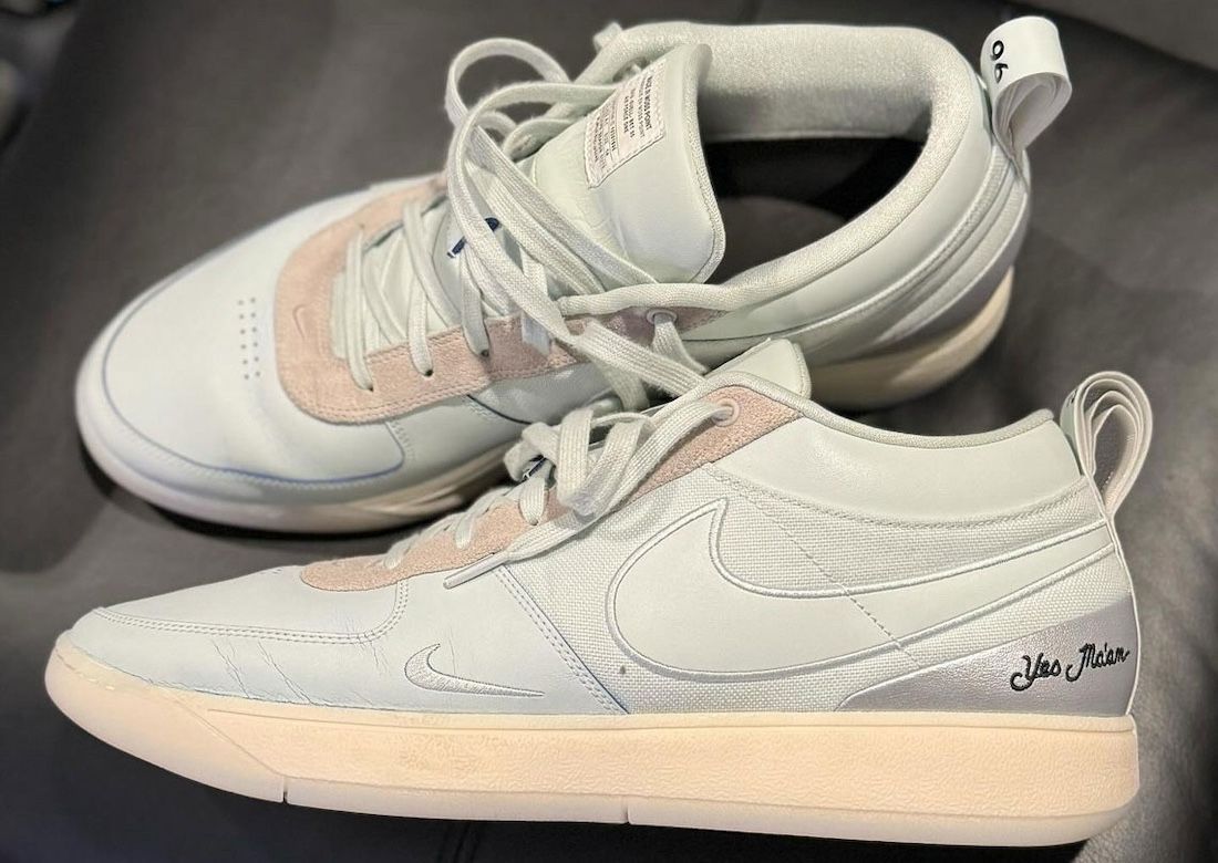 TheSiteSupply's tweet photo. Nike Book 1 "Moss Point" releases Spring 2024 🤔 https://t.co/yaSJjNyFvG https://t.co/PtOboWjxbK