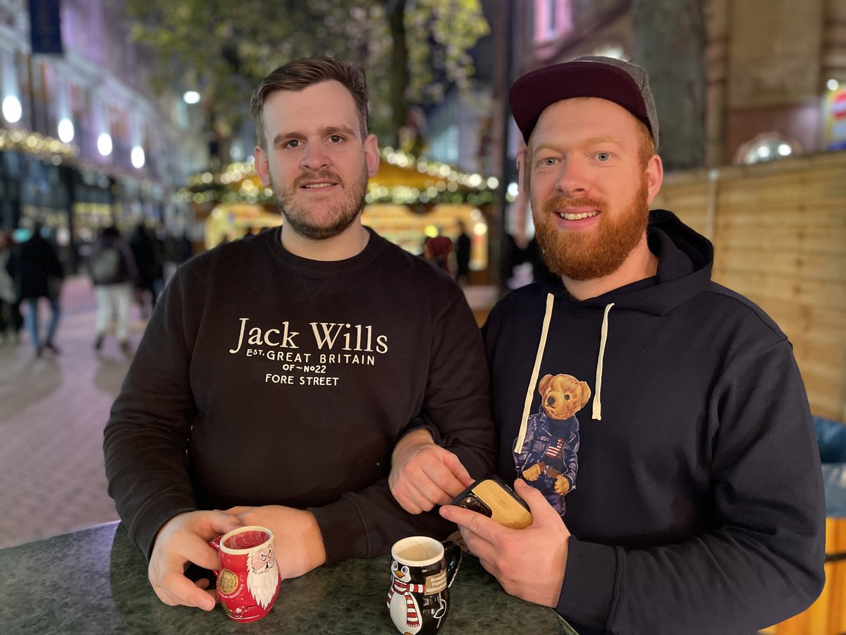 hbroadbentj's tweet photo. Birmingham’s Frankfurt Christmas Market with these two 🎄 🎅🏻 

#Christmas #Birmingham #Market https://t.co/aggRsgs3IG