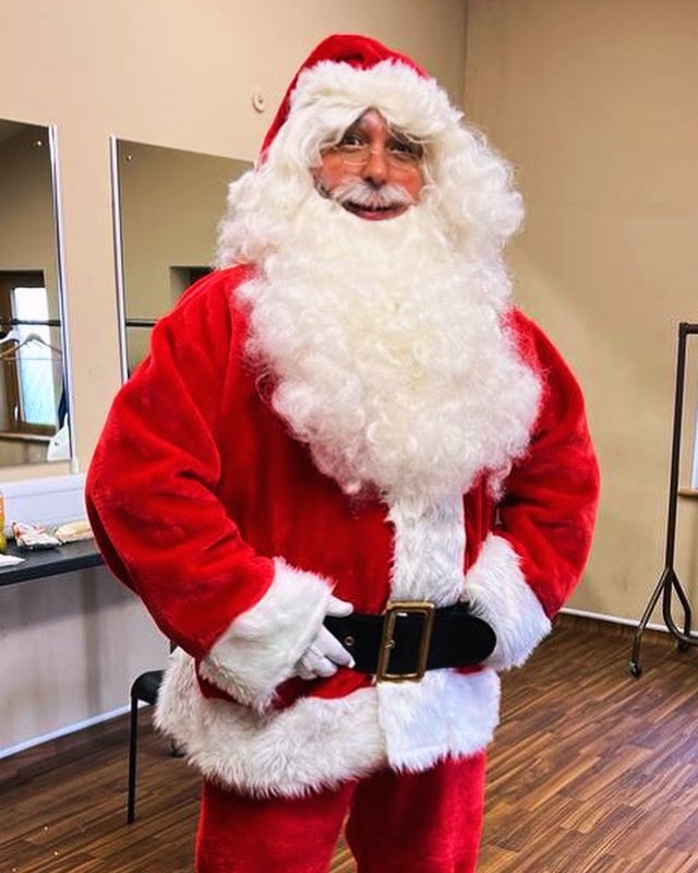 david_sandham's tweet photo. Santa Claus all ready for action as we head into the Christmas Season #hohoho #santaschristmaswish @MartyMacFarm https://t.co/A10Ms1okm3