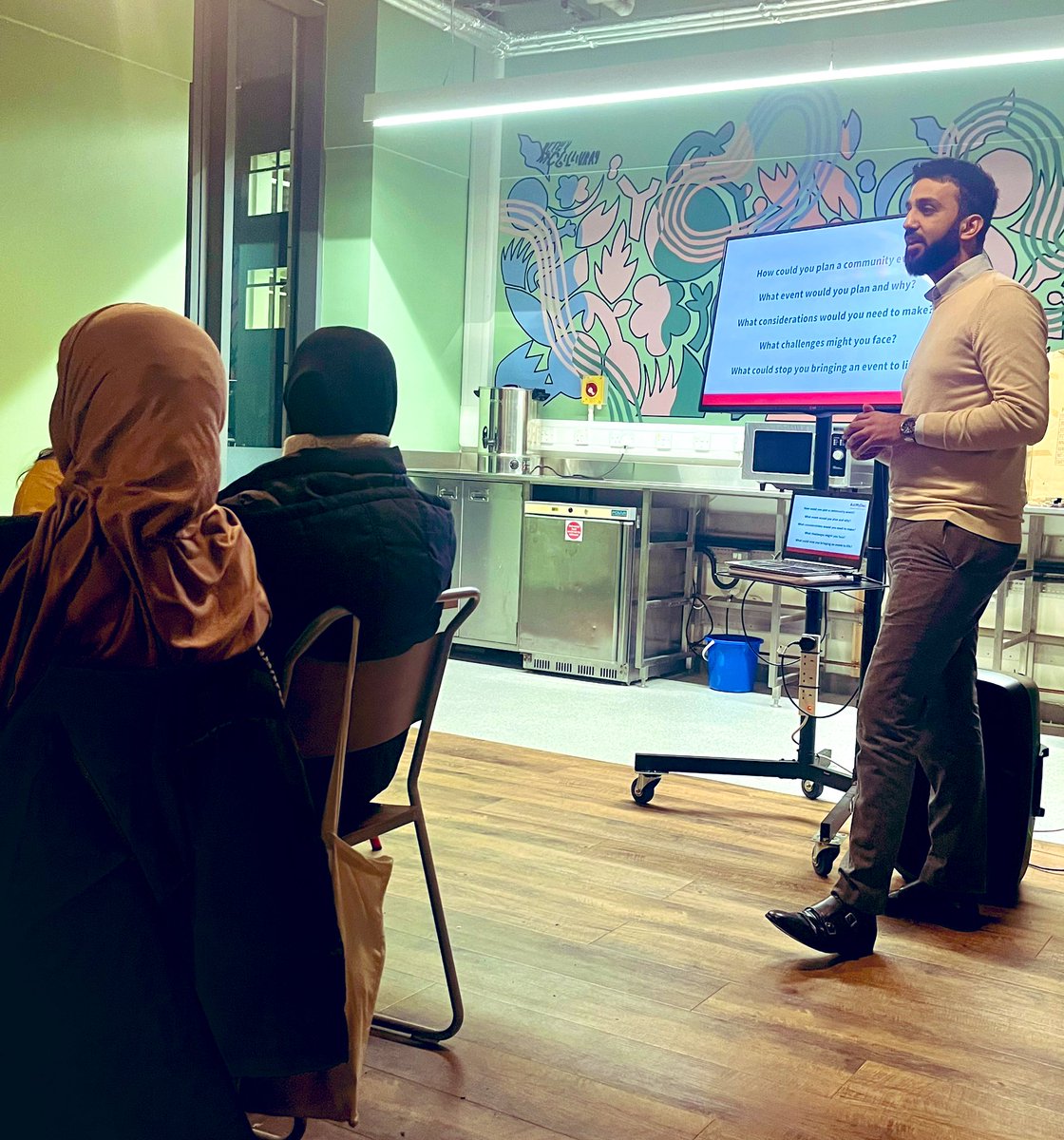 askmydocuk's tweet photo. It was so revitalising to meet medical students, doctors &amp; healthcare professionals during our November AskMyDoc training session. Thanks to @AskMyDocUom &amp; BAME Medical Society for hosting us. 
Looking forward to working with everyone in upcoming outreach work.
#AskMyDoc https://t.co/c4d1B4HkBr
