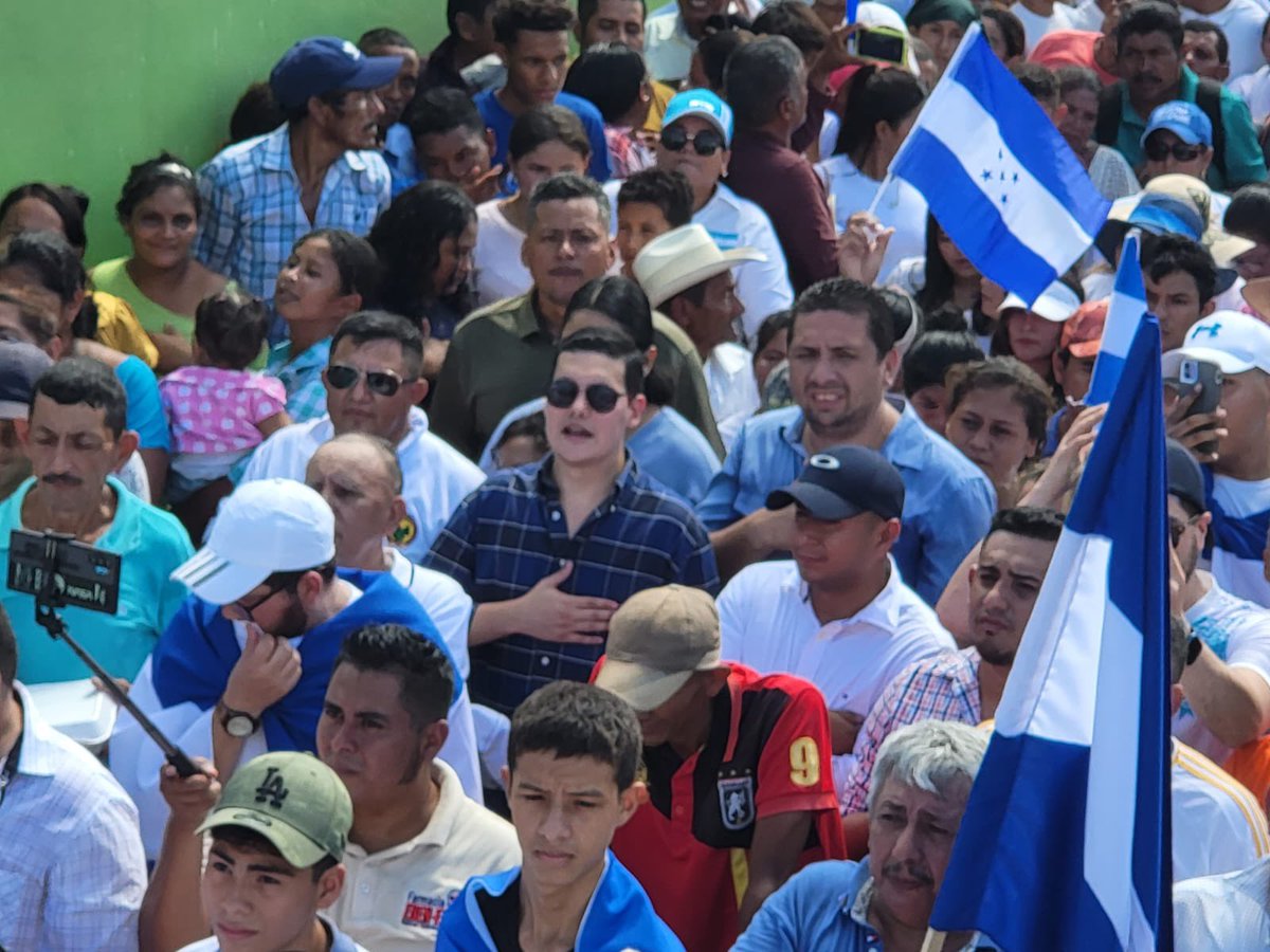 DiegoCano77's tweet image. Ayer miles de Hondureños salimos a marchar 
 En contra de un gobierno lleno de ilegalidades!