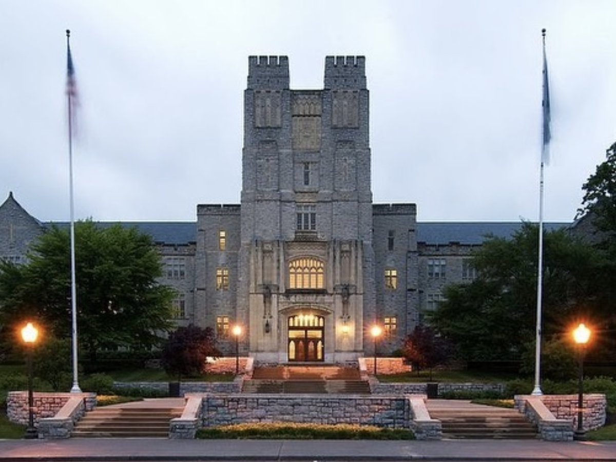 vtstars_'s tweet photo. Why VT?
- VT Academics
- The Hokies have one of the best engineering programs in the country. VT provides students with 120+ majors and 120+ master’s and doctoral degree programs. Students have great relationships with professors, tutors, and students.
#whyvt #gooddaytobeahokie https://t.co/r87ZaGzsSU