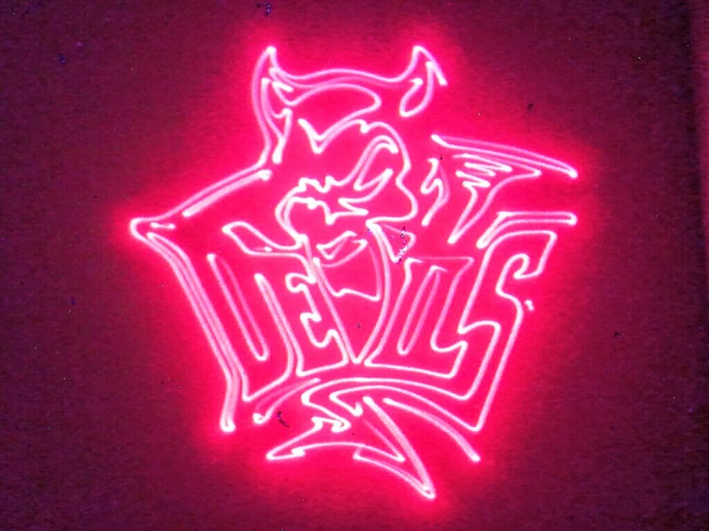 Nice Pic <a href="/Lowri_M_K/">lowri 💫</a> with the man of the match Ryan Barrow  and  <a href="/PureCyberLtd/">PureCyber Ltd</a> team .
<a href="/cardiffdevils/">Cardiff Devils</a>
<a href="/andy_backhouse/">Andy Backhouse</a> 😉