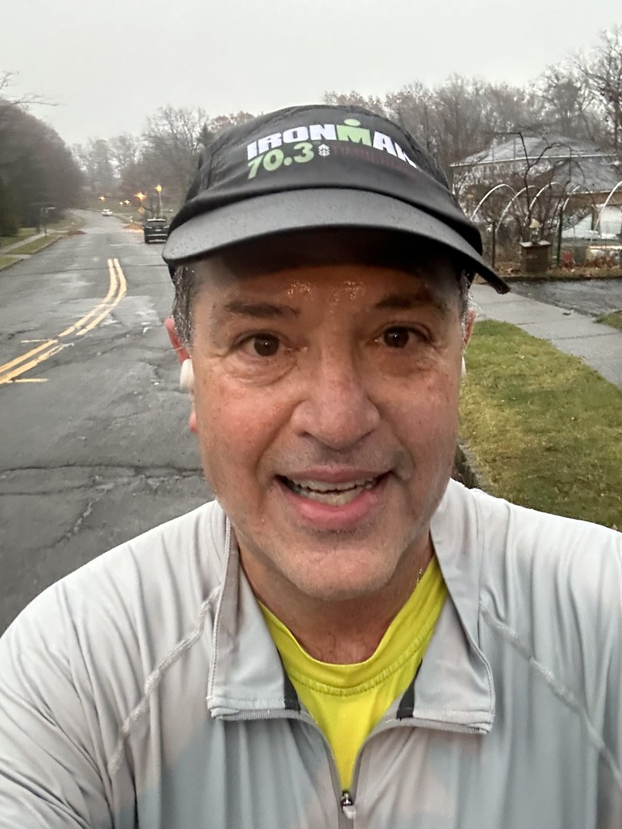 pzarras's tweet photo. Set out on a cold Nov afternoon in mist and rain thinking 5-6mi would be nice. Ended up adding on every extra loop and cul-de-sac along the route getting faster and faster until I finished 10.1 mi at my 2nd fastest pace.
#unstoppable #endurance #running #negativesplits https://t.co/b4ulmaf886