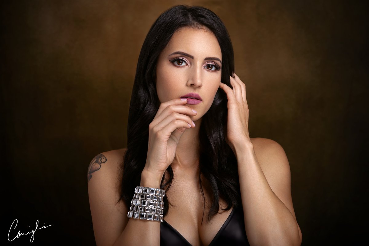 siciliano_david's tweet photo. Model Rakay Marie
Canon 5D MK IV f/5.6 ISO 50 lens 70-200mm Focal length 135mm #omaha #fitnessmodel #portrait #portraitphotography #midwestmodel #caniglia #photography #mexicana #ifbb
