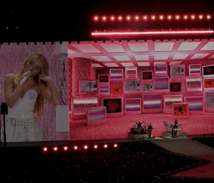 PopCrave's tweet photo. Sabrina Carpenter’s “Nonsense” outro for the third São Paulo ‘Eras Tour’ show:

“He said, ‘let’s get married.’ I said, ‘chill,’
Boy I said I’m hungry get my fill,
I heard the nuts are better in Brazil” https://t.co/BhrZTb2Hvx