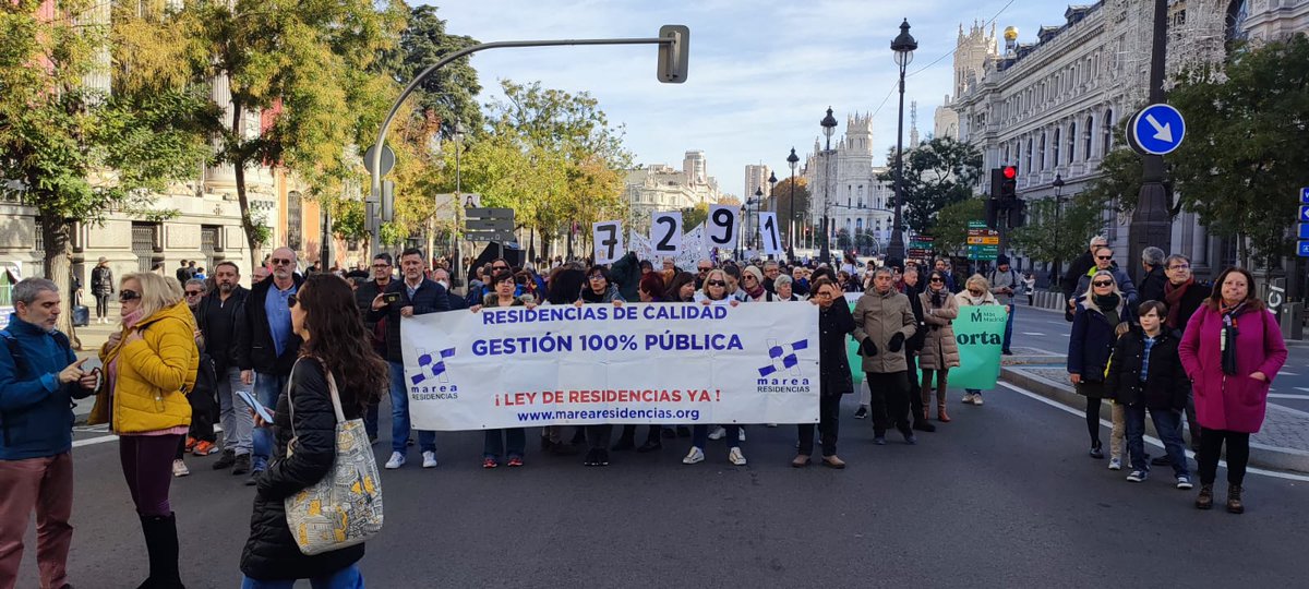 Hoy hemos acompañado en Madrid a @MareaResidencia en su marcha por la dignidad de las personas mayores. Por una ley que no permita al gobierno de la C. de Madrid  la nefasta gestión de las residencias y para que se haga justicia por 7.291 vidas abandonadas en pandemia COVID 19.