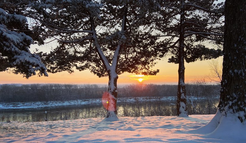 Waking up to the first snowfall of the year.  Magical.  

#fortleavenworth <a href="/theRealBH6/">LXVIII RCO</a>