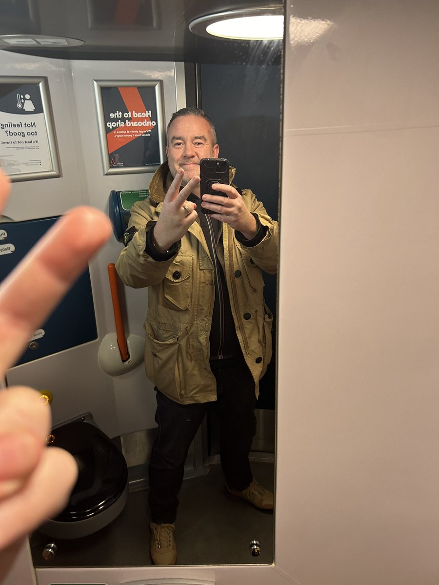 griffwebber's tweet image. Hiding in the shitter! #notpaying  @robfl1978 #trainnonce 🤣🤣🤣