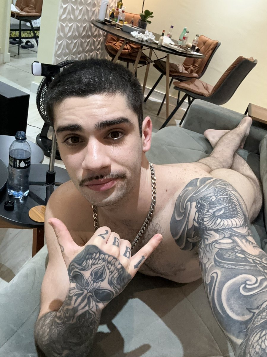 MotoristaMath's tweet photo. Como é Bom morar sozinho.. eu ando pelado o dia inteiro no meu ap 😈🔥 https://t.co/Q8DT4t2APR