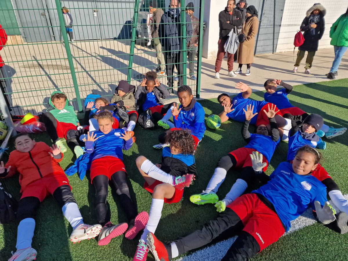 SportingAM13's tweet photo. Félicitations pour cette victoire éclatante ! 
Il semble que le Sporting Athletico Marseille ait très bien joué en marquant 9 buts contre 3 Kartala. Bravo à toute l'équipe !
Axe de jeu direct respecté 
Passe et relance par l’arrière 
Encore du boulot mais des enfants heureux @OM https://t.co/sggnkbLXgb