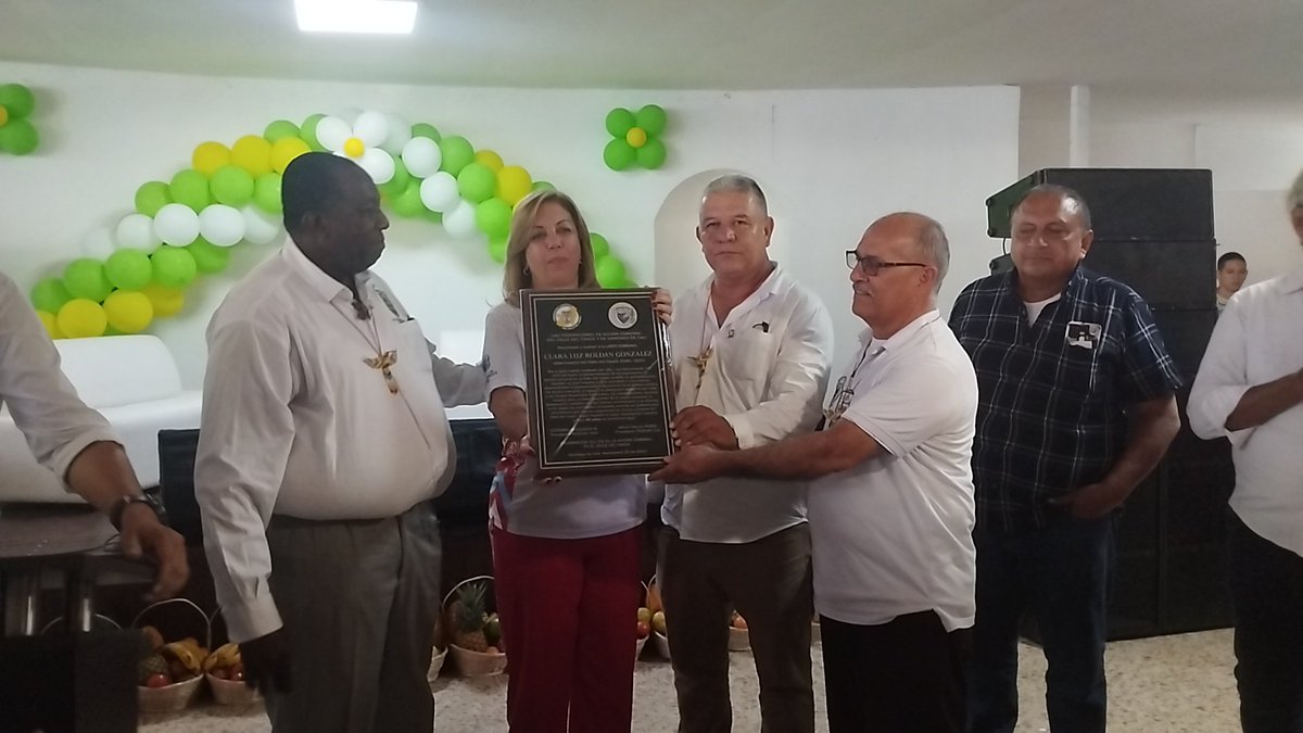 Califedejac's tweet photo. Asistimos a la invitación que nos hace la @GobValle y @ClaraLuzRoldan con motivo de la celebración de los 65 años de la Acción Comunal en nuestro país. Durante el periodo de la Gobernadora se fortaleció la acción comunal en el Valle del Cauca. Un homenaje que recibimos con cariño https://t.co/Km5RH2AxT0