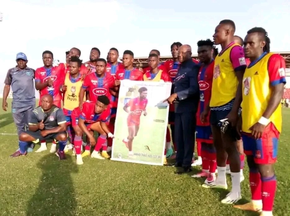 Les joueurs de Bamboutos ont dédié la victoire de ce soir contre les Astres a l'ame de Patrice EDJENGUELE leur ex coéquipier décédé ces derniers jours. Que son ame repose en paix. Les supporters de l'ASB te disent ADIEU. <a href="/amoureux_1/">Amoureux Elite 1&2</a> <a href="/footcamer/">footcamer +237</a> <a href="/ColombeDja/">COLOMBE SPORTIVE DU SUD 🕊️🇨🇲</a> <a href="/FcCoton/">Coton Sport fc</a> <a href="/cfootcameroun/">CFOOT</a>