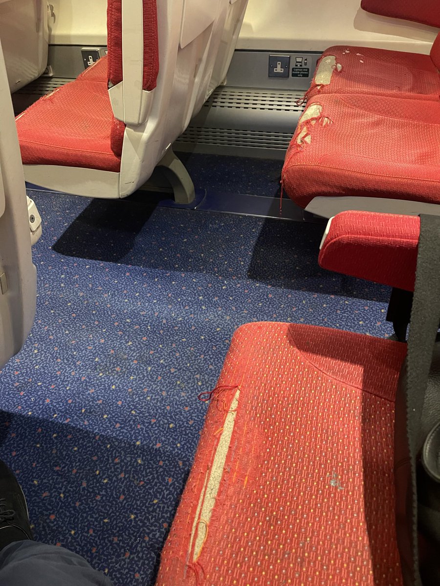 #Eastmidlandsrail just bought my monthly over expensive rail season ticket for £1050 pounds - complained about the state of the trains from East Midlands parkway to London a few times.  This view is of 6 seats which are an utter disgrace.  Just fix it pls or charge less.