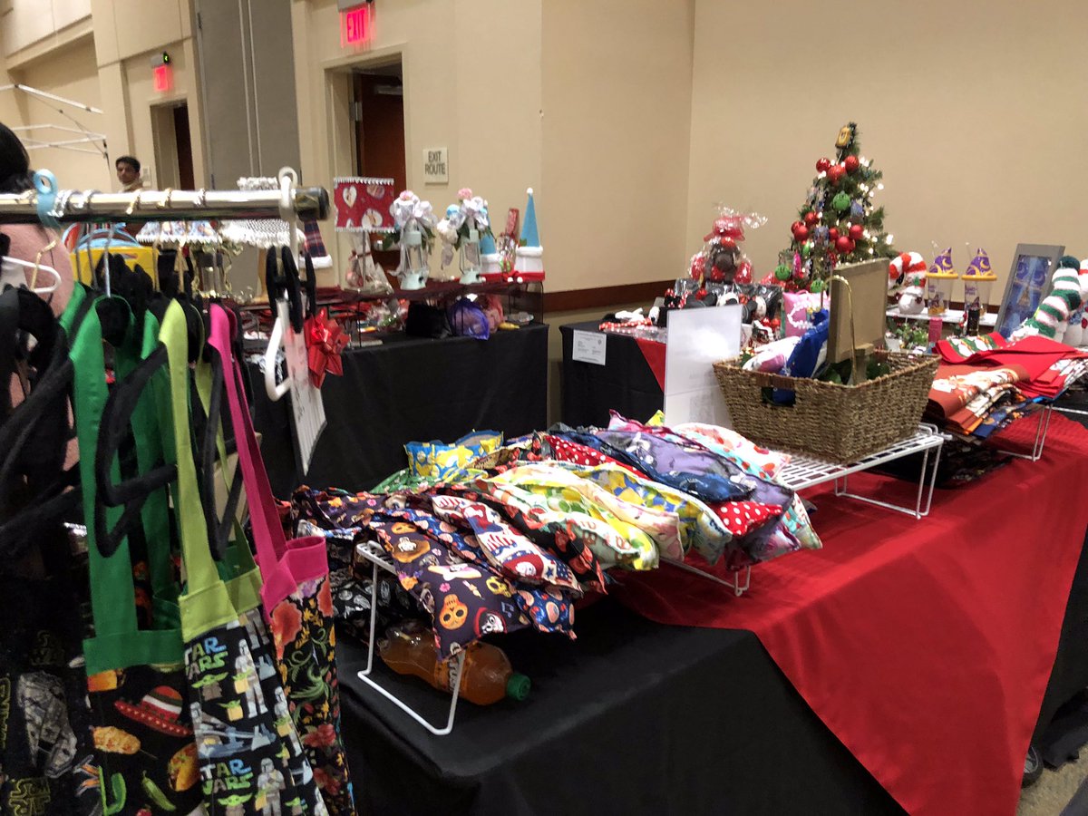 CamerotaJolie's tweet image. Craft show at the Riverside Convention center #handmade #handmadepurses #handmadebags
