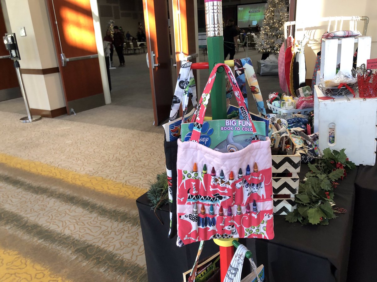 CamerotaJolie's tweet image. Craft show at the Riverside Convention center #handmade #handmadepurses #handmadebags