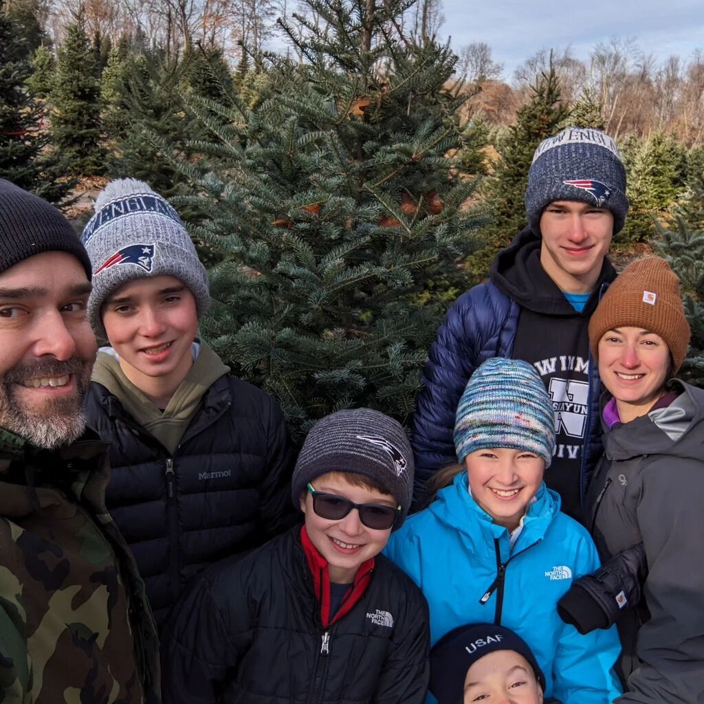 coopersteele's tweet photo. We missed out last year on cutting our tree down together as a family. Glad we found some time to fit it in this year. #christmas2023 #christmastree #fivekids #sorryicutmostofharmonsfaceout https://t.co/9SHiWpHRrv https://t.co/NDLjK7CTmO