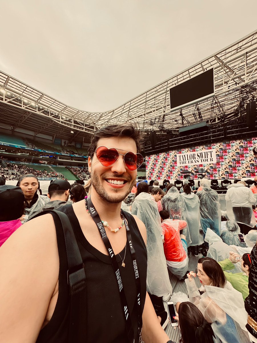 AleSerafim's tweet photo. The Eras Tour! #TSTheErasTour São Paulo. @taylornation13 @taylorswift13 https://t.co/DTAq5TQWNb