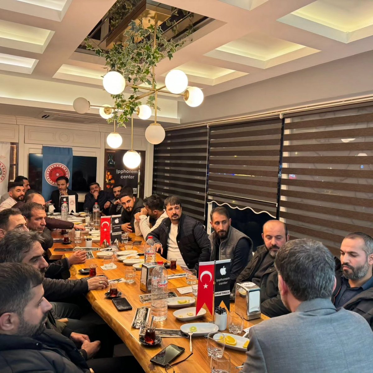YunusTatar639's tweet photo. Tibfed Diyarbakır il başkanlığı olarak il ve ilçe başkan ve başkan yardımcılarımız ile bir araya geldik. Toplantımızda il başkanlığımız için bekletmeksizin yer tutulması kararlaştırıldı.
📸 Facebook'ta bu gönderiye bak
https://t.co/vzueVwKwDU
#tibfed #diyarbakır #cepder https://t.co/xeyu583kRt