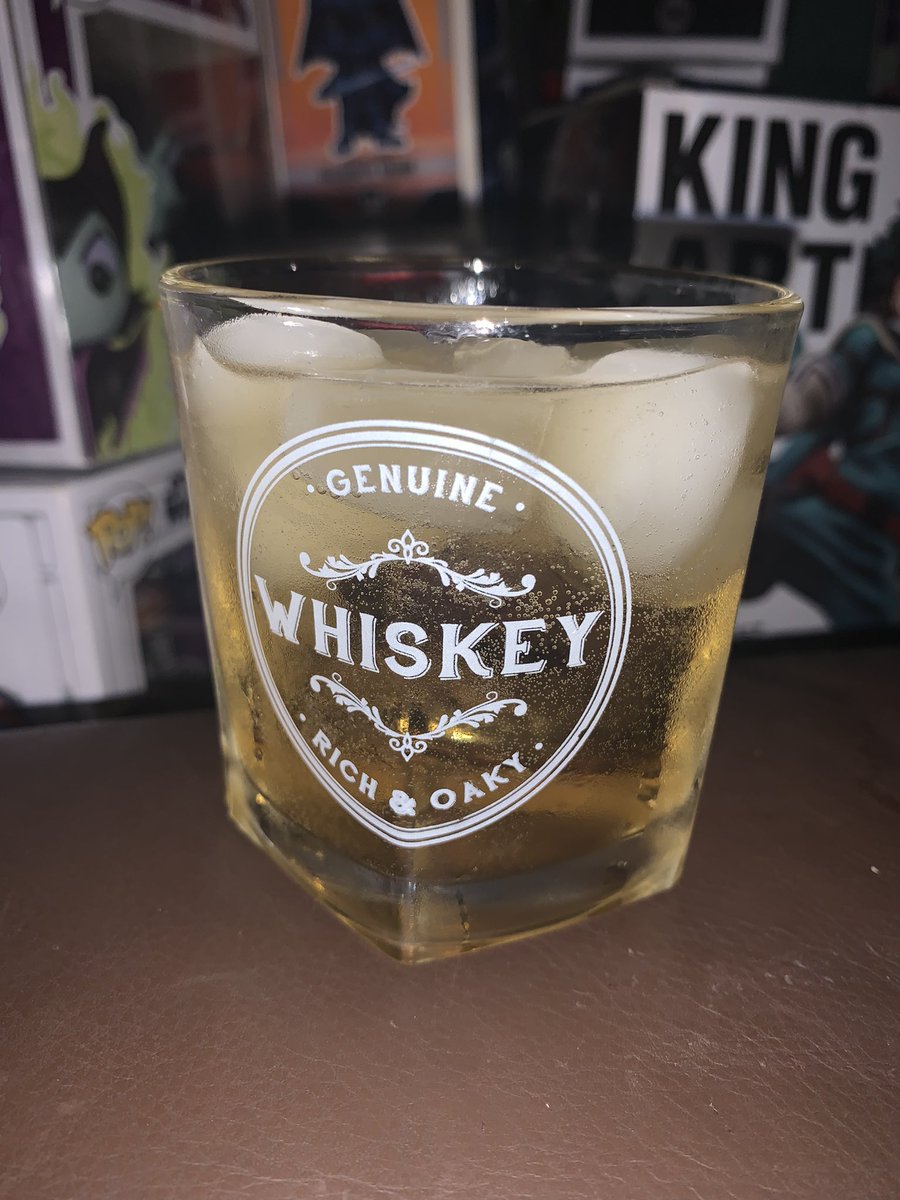 maruja1022's tweet photo. Hope everyone had a great thanksgiving break and a good Sunday
#CheersToTheHolidays🎄#whiskeycocktail #falltowinter☃️ https://t.co/sOog9EdbRz