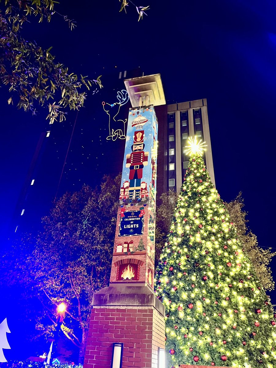 Feeling those Christmas vibes early in @downtownknox 🎄✨ #Christmas2023