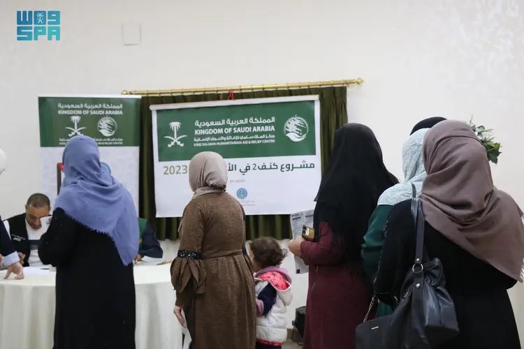 AIBTASIM_0's tweet photo. مع موجات البرد القارص .. الحكومة #السعوديه توزّع قسائم شرائية للاجئين #السوريين في الأردن، حيث تُمكّنهم من شراء الكسوة الشتوية بحسب اختياره من المتاجر المعتمدة في #الأردن، يذكر أن عدد اللاجئين السوريين في الأردن يقدر بأكثر من نصف مليون لاجئ

الله يعز دولتنا وحكامنا 🇸🇦🙏 https://t.co/ThgLFiTbOE