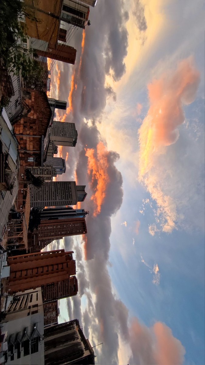 joa_ca's tweet photo. Atardecer en Bogotá... https://t.co/qxnEtlXt8y