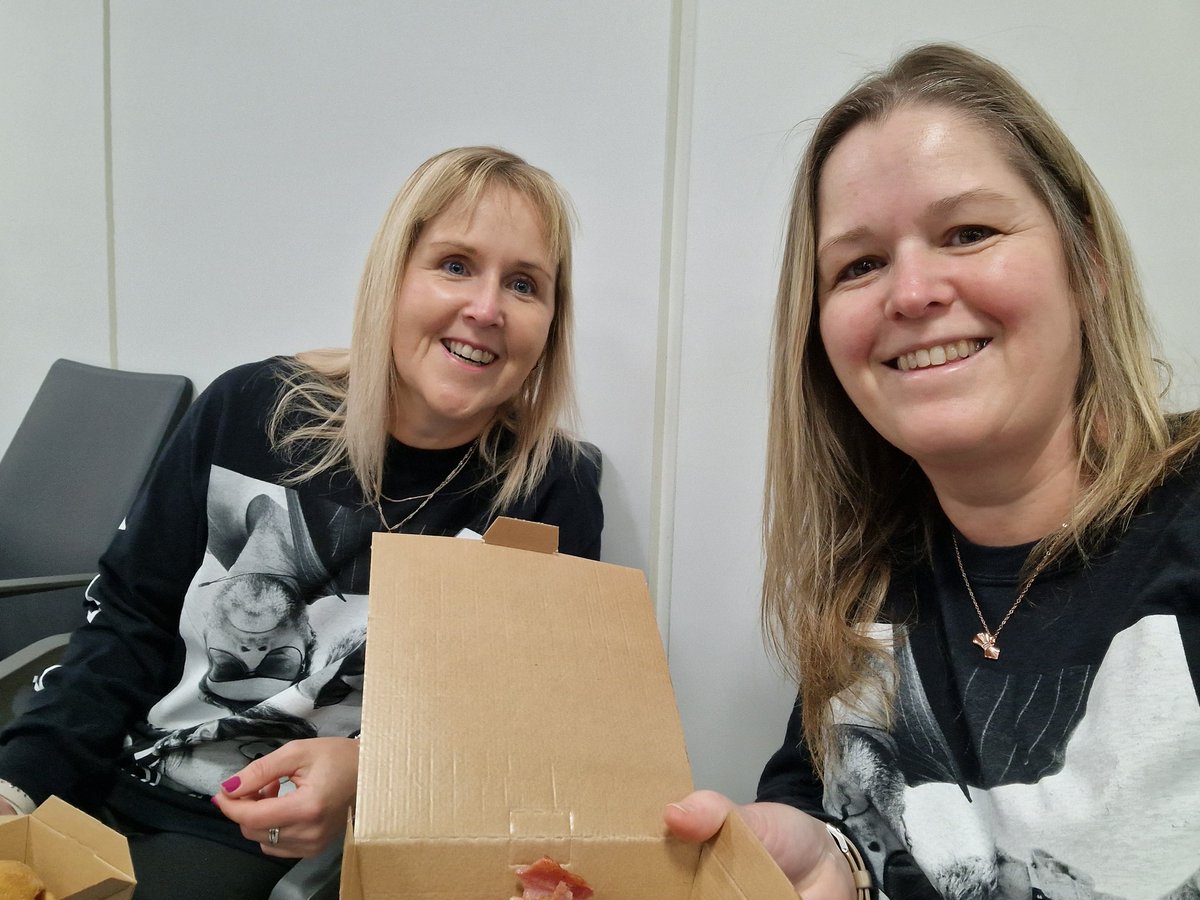 AmyBoot73475733's tweet photo. @takethat thanks for letting us be part of your hilarious, heart-warming podcast live audience tonight - worth the 4am start from Aberdeenshire! https://t.co/TpbZ75zxH5