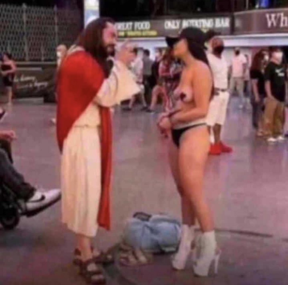 Check and drop Aza 💥💥💥

I decided to come down and talk to you myself... Abigail, so my death no pain you....?? 😂😂 

If your caption funny pass mine 100k for you