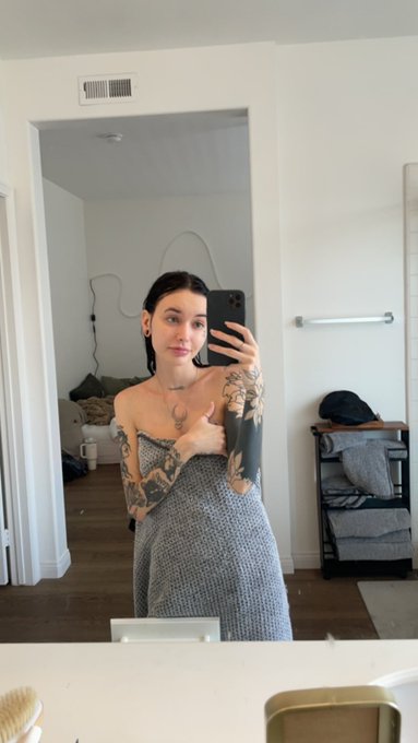 Freshly showered hehe https://t.co/ayw1LB62Le<a href="/tag/mvsales"class="tags"><span>#mvsales</span></a>