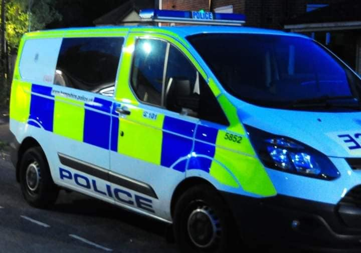 Hiownews's tweet photo. BREAKING: THREE CHARGED IN CONNECTION WITH 22-YEAR-OLDS MURDER IN GOSPORT

Two men and a woman have been charged after a 22-year-old man was #murdered in #Gosport .
Officers were called to #Keyes #Road at 2.32am on Friday, 24 November after the man had been seriously assaulted in https://t.co/oS9MNeq1dj