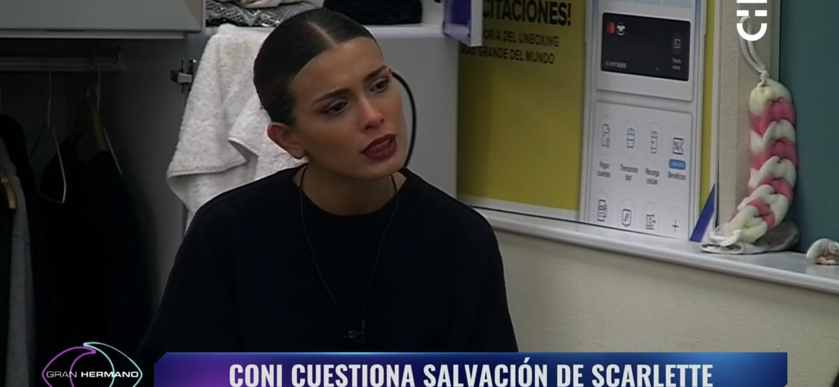 speaknigth's tweet photo. Cony diciéndole a la Vivi  “por esta discusión ahora me iré el lunes “

Esto es una demostración nuevamente que la mina es una AGRESORA psicológica #granhermanochv https://t.co/UV4hCRNY0p