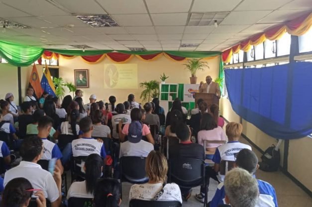 Cojedes cierra un ciclo de charlas sobre el Esequibo goo.su/yzU6X4