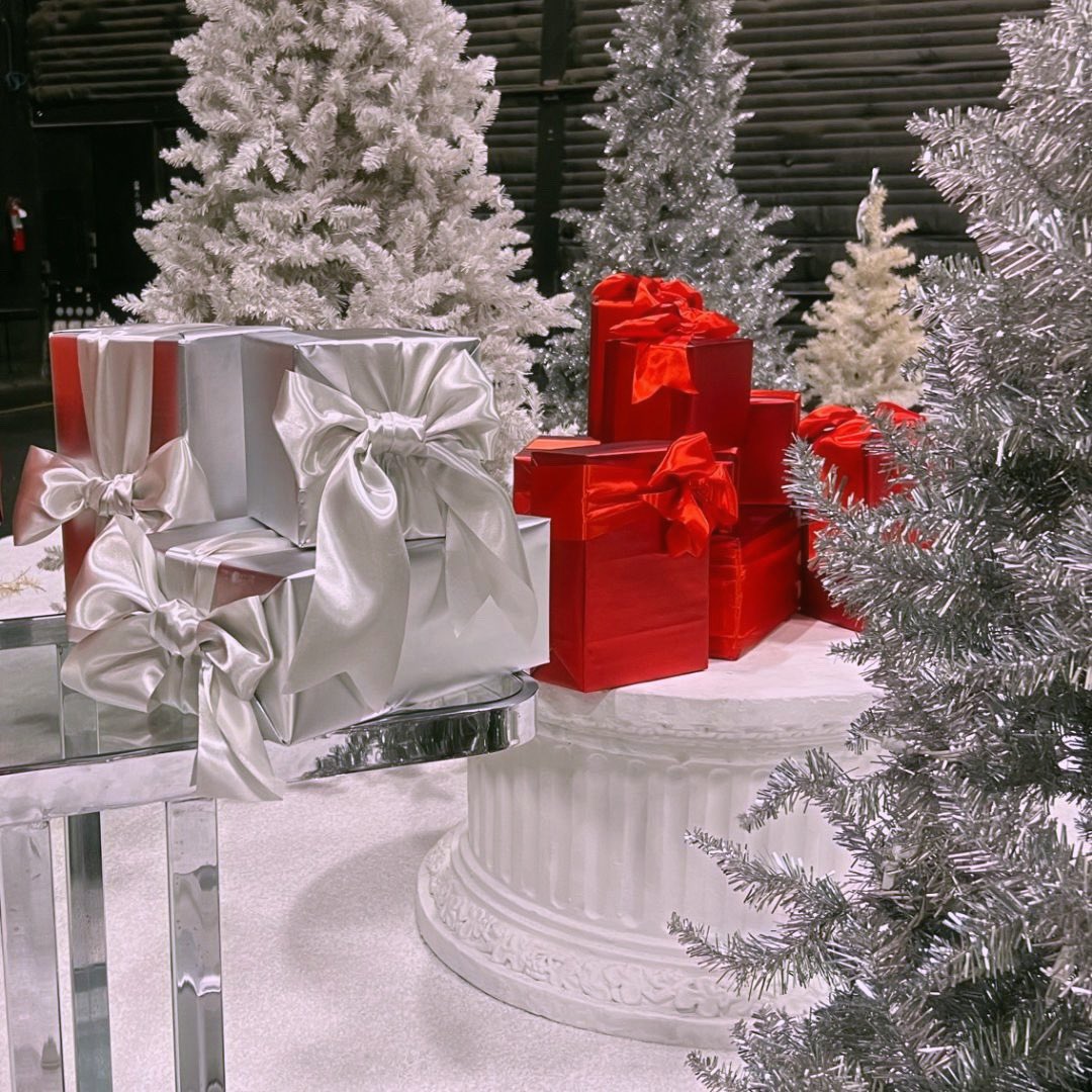 Whip_Shots's tweet photo. Ready to step into a Whipshots winter wonderland? ❄️👀

#whipshots #vodkashots #vodka #bardigang #cardib #christmastimeishere #christmas #whippedcream #holiday #holidayseason #christmastree #presentsunderthetree https://t.co/kXFdYHEBJk