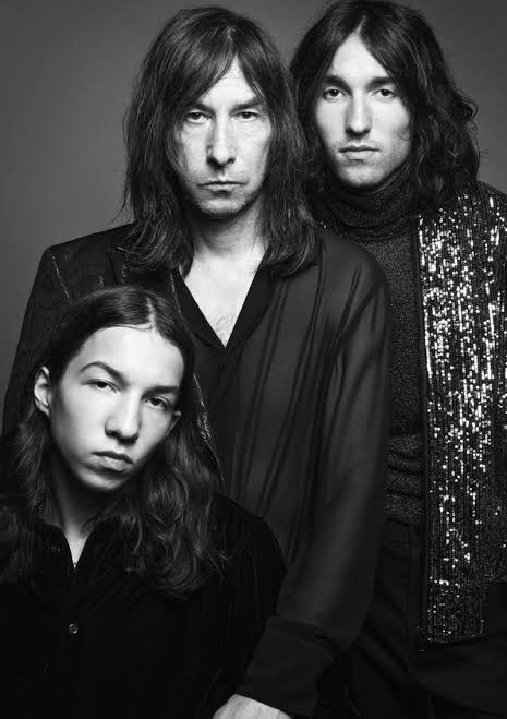 Bobby Gillespie de Primal Scream y sus hijos en la nueva campaña de <a href="/hm/">H&M</a> Holiday 2023😎🤩