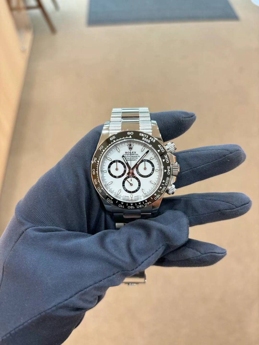 SwissWatch_JP's tweet photo. コスモグラフ デイトナ  Ref.126500LN  ホワイト 2023年新作モデル
店頭在庫🔥

価格ドットコム最安値にて掲載中！！！

中野SWISS WATCH⌚
https://t.co/R4xNWoDmIG https://t.co/obScHjayfz