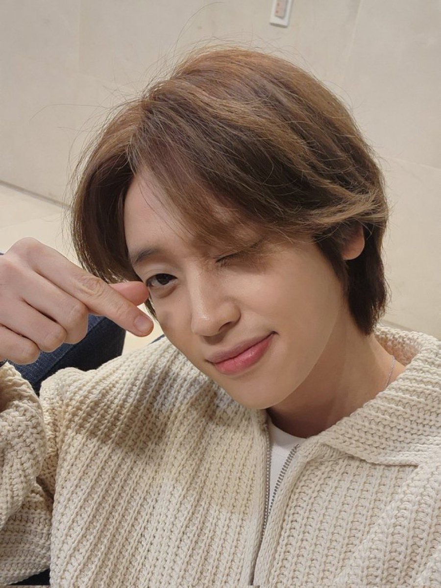 울예뿌니 이뻐죽겠어😭😭💜💜💜💜💜💜야무지게 비비도 바르구 드라이도,, 헤어쌤한테 배운대로 한거 같은데..👀 귀여워죽겠어ㅠㅠㅠㅠㅠㅠㅠㅠㅠㅜ 바부팅이ㅠㅠㅠㅠㅠㅠㅠㅠㅠ월요일아침부터 이렇게 보고싶게 만들기 있기 없기🥺💜