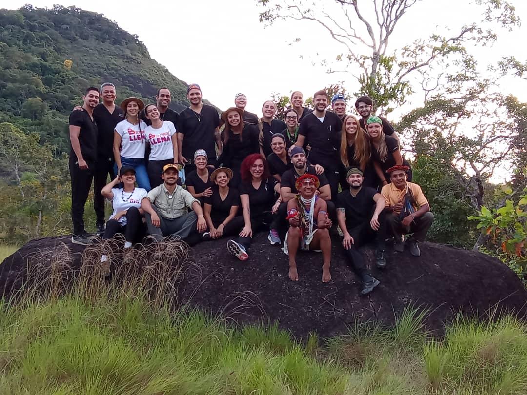 yosmarJhunior's tweet photo. #26Nov| Las fundaciones: Andrés Bello y Barriguita Llena, atendieron a 320 personas de distintos pueblos originarios en la Comunidad Sabanita de #Pintao del municipio #Atures.
El líder #indígena Alfredo Marquez, agradeció y calificó la jornada odontológica como exitosa. https://t.co/TFqFgp6vVb
