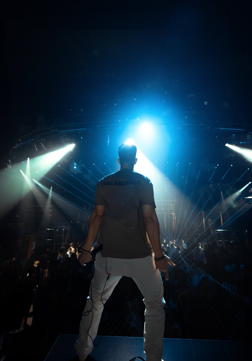 manumusicz's tweet photo. Vibras del show anoche en @DiscotecaOn GRACIAS! ❤️ https://t.co/9ykDFeRDiL